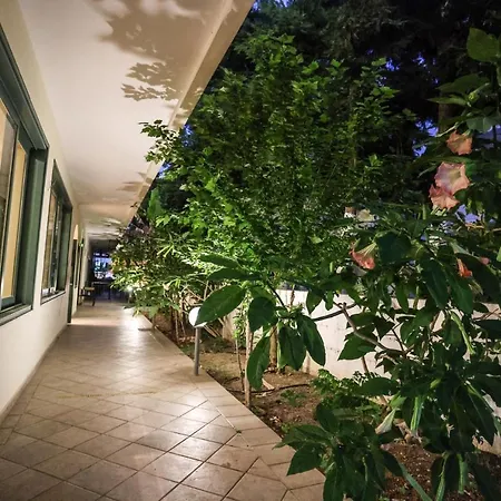 Spanos Anna's Lejlighedshotel