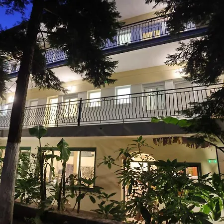 Spanos Anna's Aparthotel Polychrono