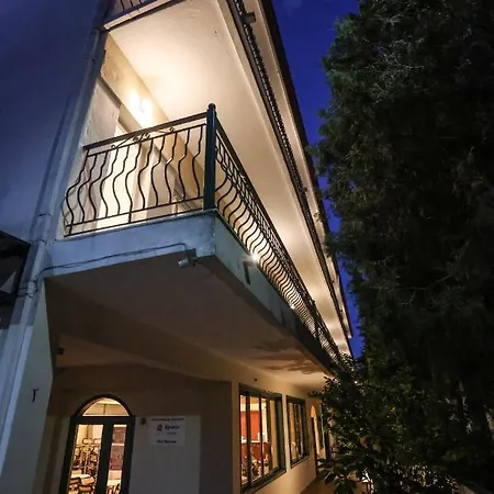 Spanos Anna's Apartahotel 3*