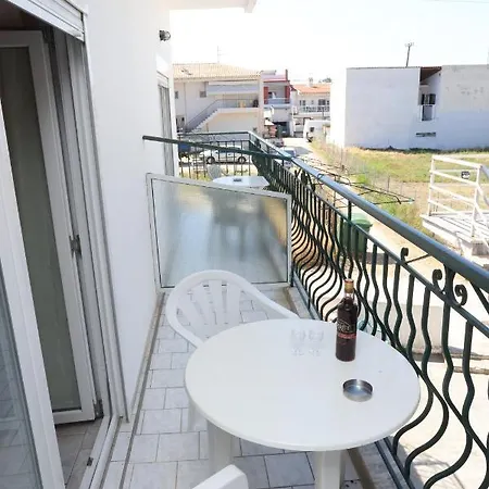 Spanos Anna's Aparthotel Polychrono